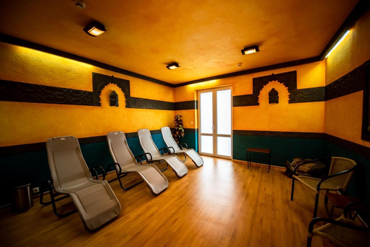 Hotel Villa Classica Papa Exterior photo