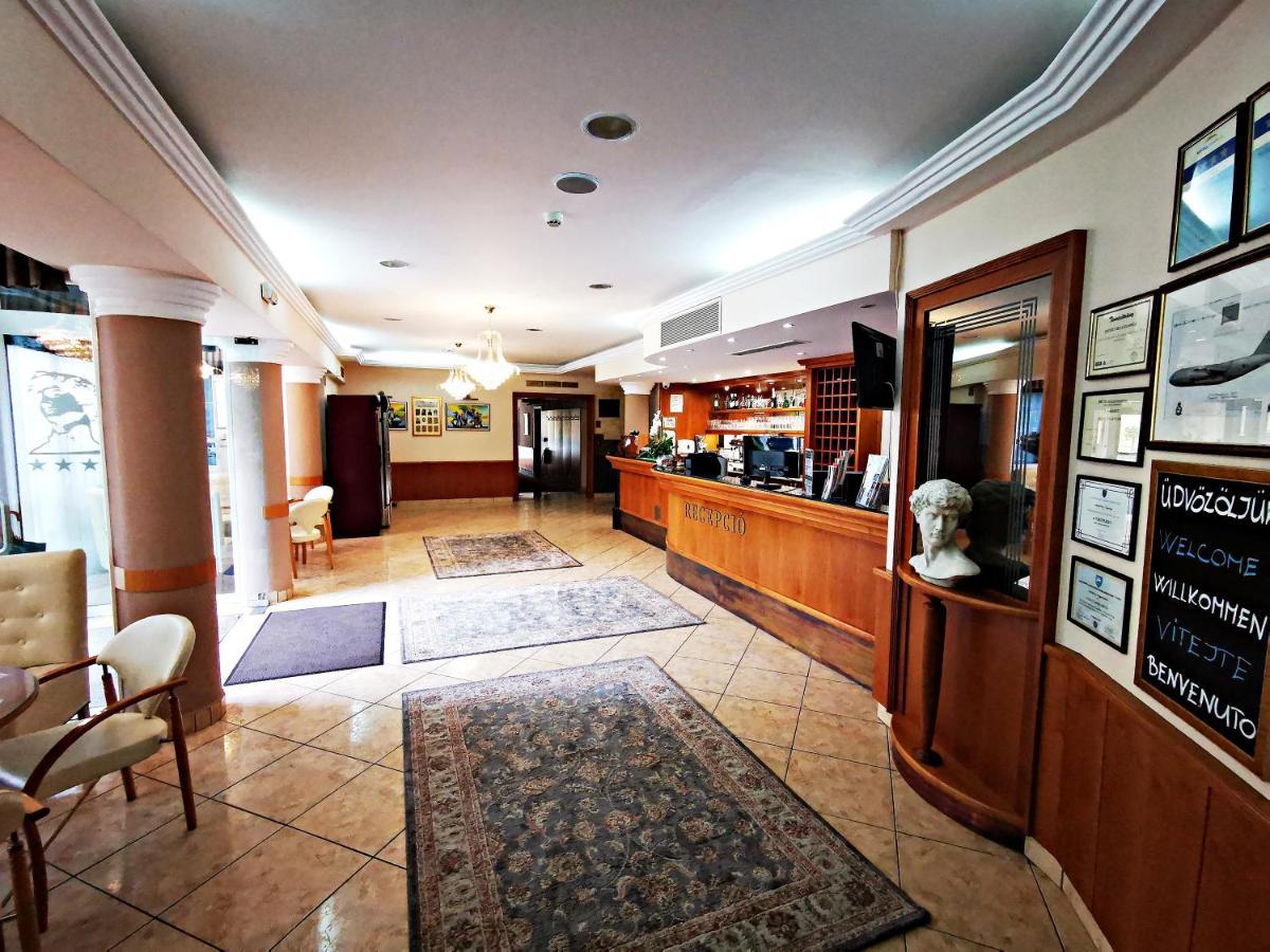 Hotel Villa Classica Papa Exterior photo